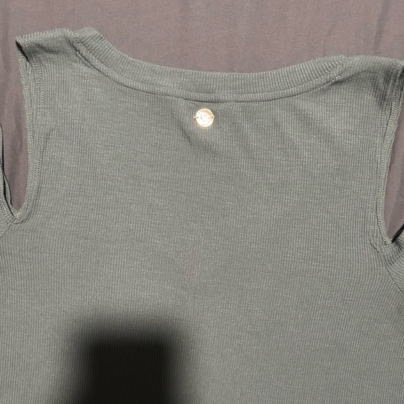 NWOT Donna Karan New York Ribbed Cold-Shoulder Mint- green Top - Size Small - Picture 7 of 7